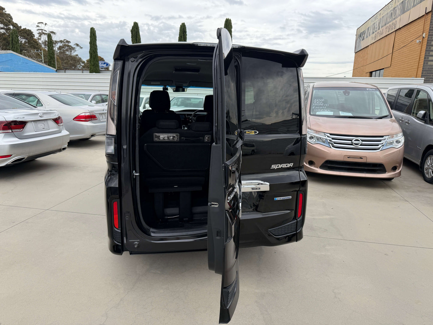 2018 Honda Stepwgn 2.0 Spada Hybrid G Honda Sensing showing the spacious interior with an open door in a vehicle lot.
