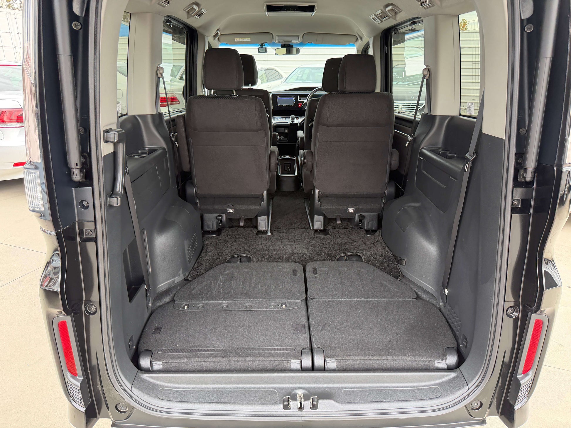 Interior view of the 2018 Honda Stepwgn 2.0 Spada Hybrid showing ample seating space and flexible cargo area.