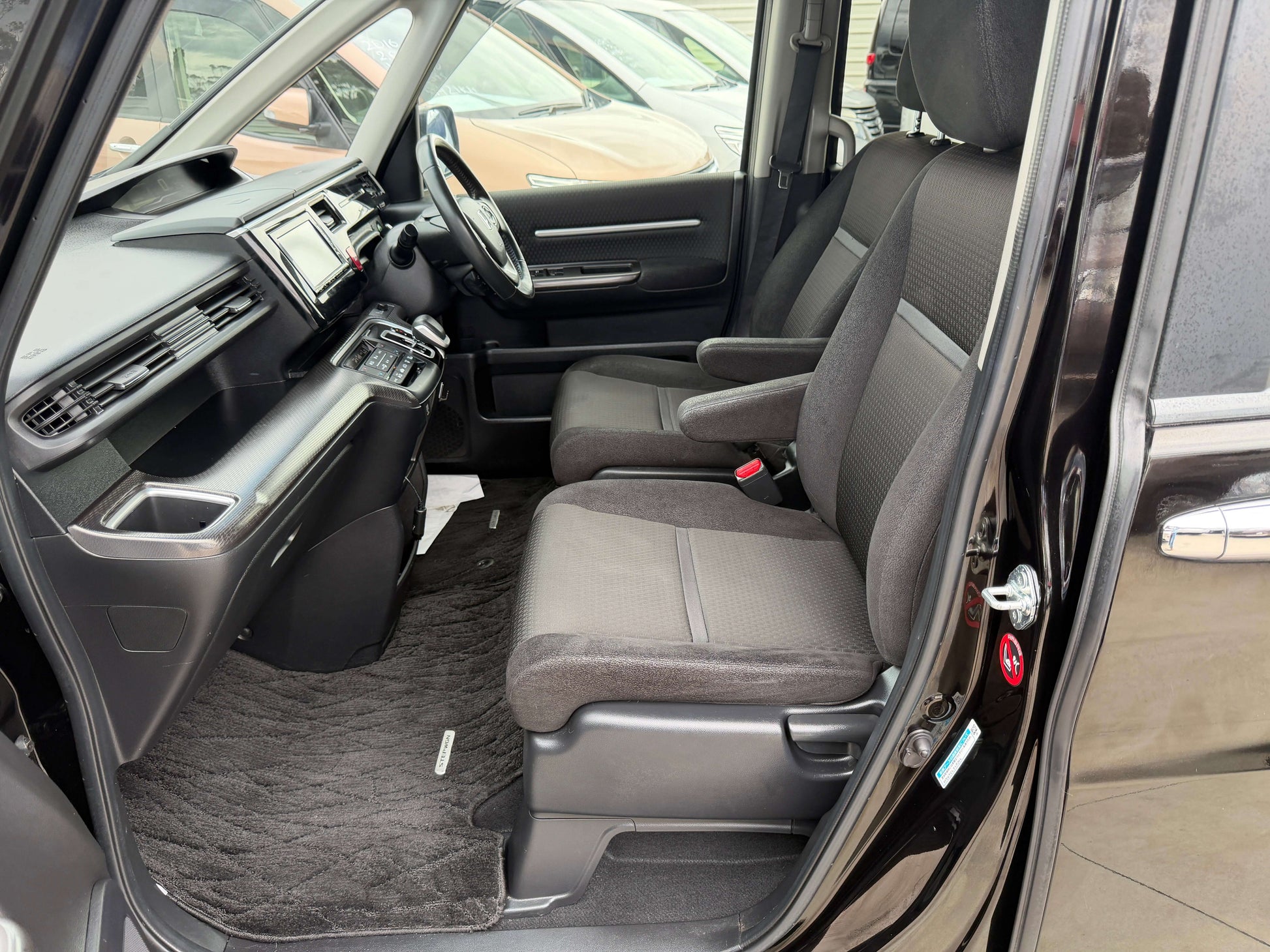 Interior view of the 2018 Honda Stepwgn 2.0 Spada Hybrid showing front seats and dashboard.