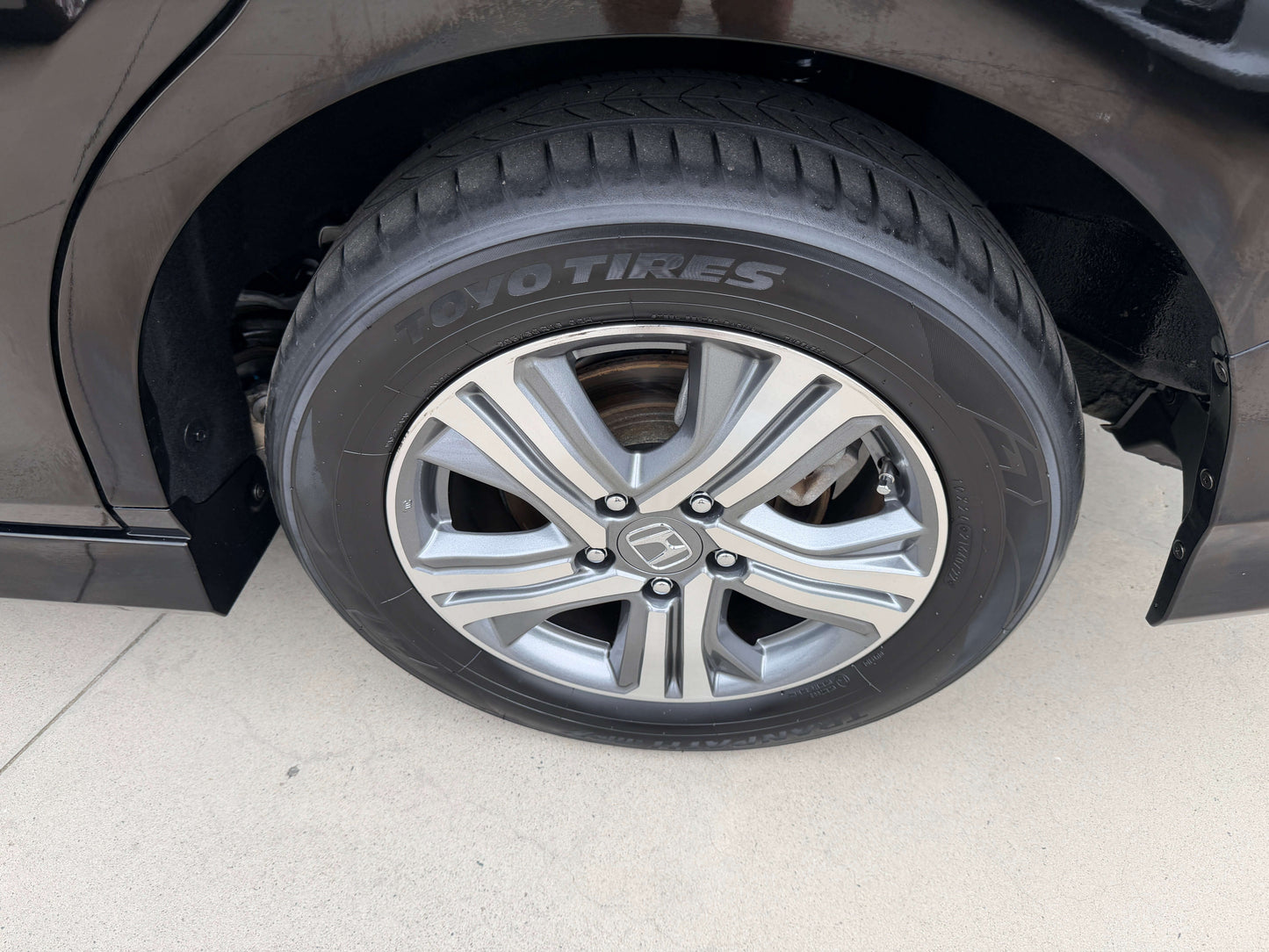 2018 Honda Stepwgn 2.0 Spada Hybrid wheel with alloy rim and Ovo Tires