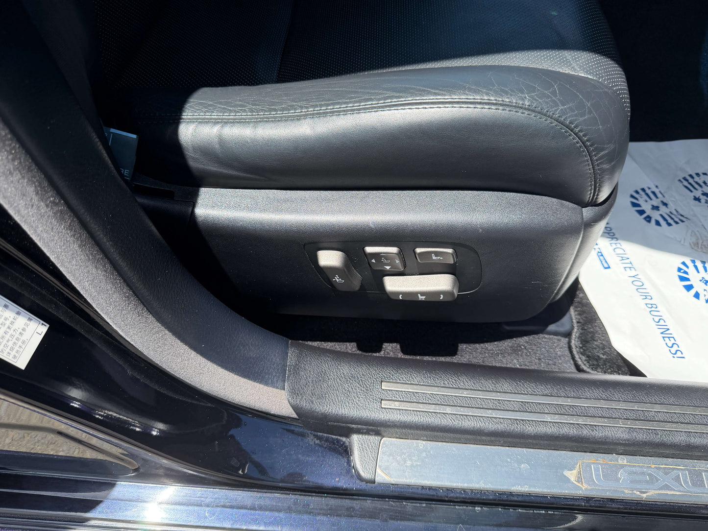 2007 Lexus LS600hL AWD V8 5.0L Hybrid luxury sedan seat adjustment controls.