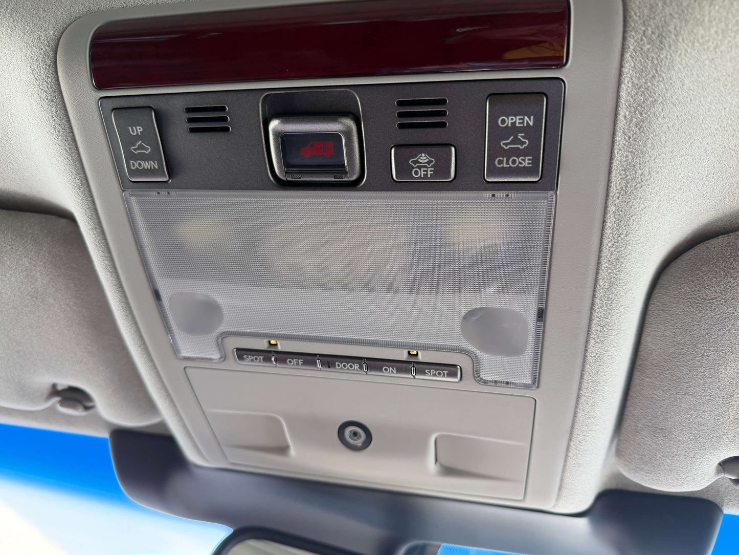 2007 Lexus LS600hL AWD V8 5.0L Hybrid interior overhead console with buttons and lighting features.