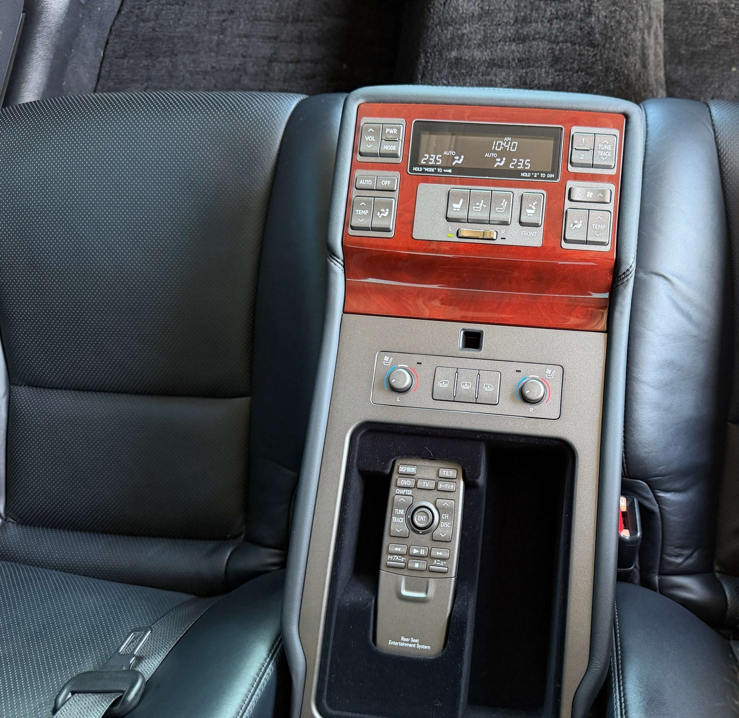 Interior controls and center console of 2007 Lexus LS600hL AWD V8 5.0L Hybrid luxury sedan.
