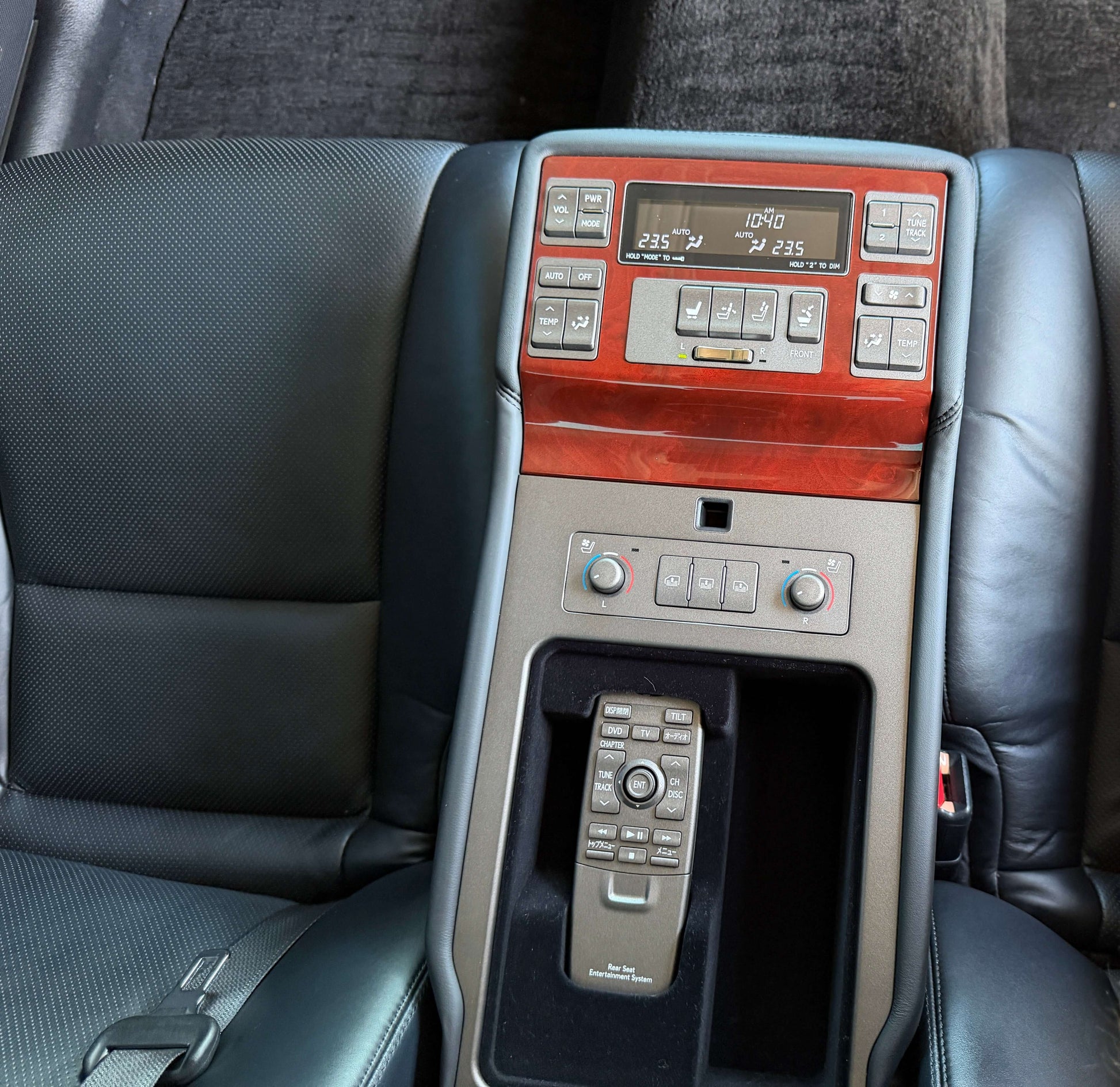 Interior controls and center console of 2007 Lexus LS600hL AWD V8 5.0L Hybrid luxury sedan.