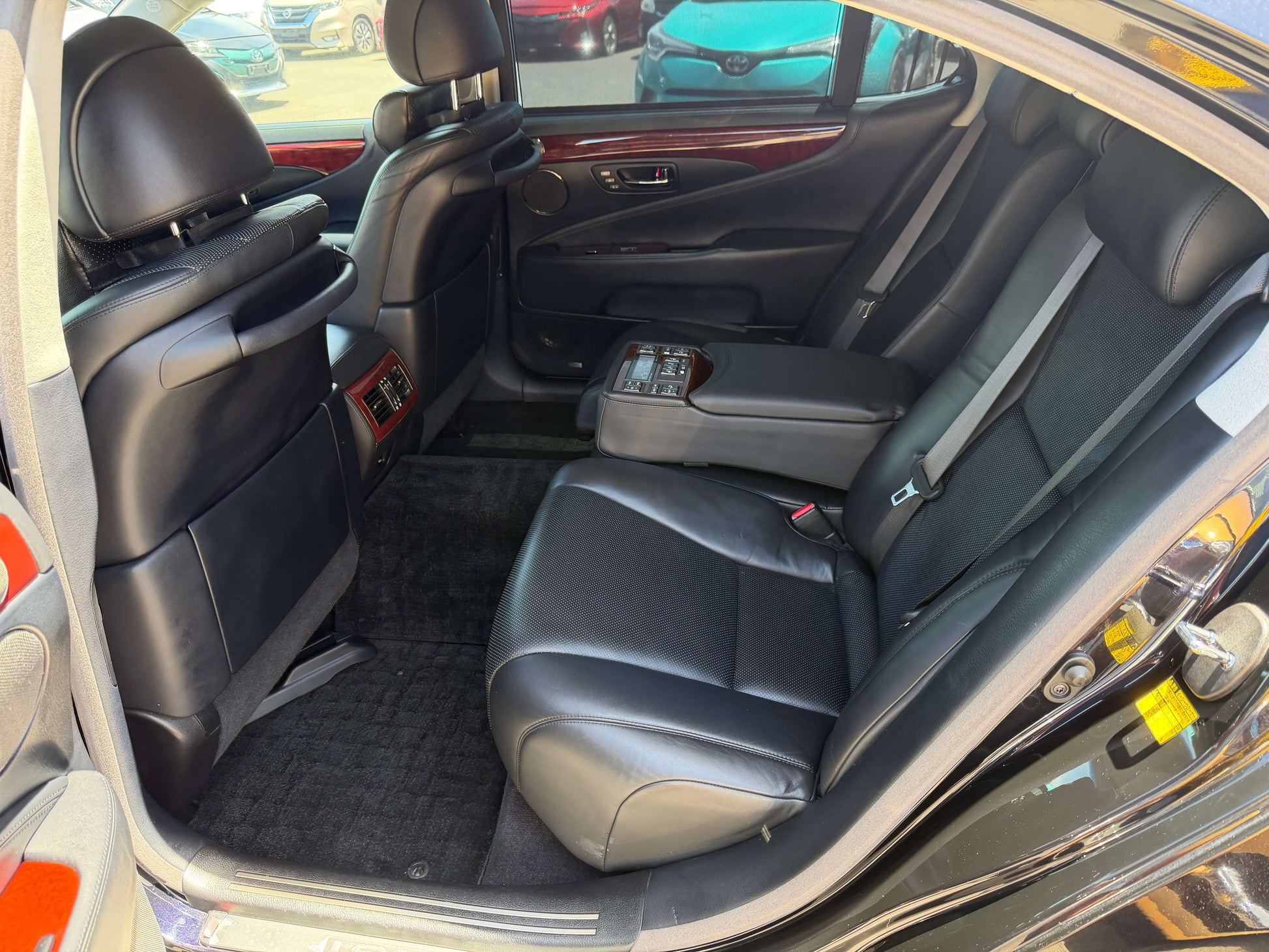 Interior view of 2007 Lexus LS600hL AWD V8 5.0L Hybrid luxury sedan showcasing leather seats.