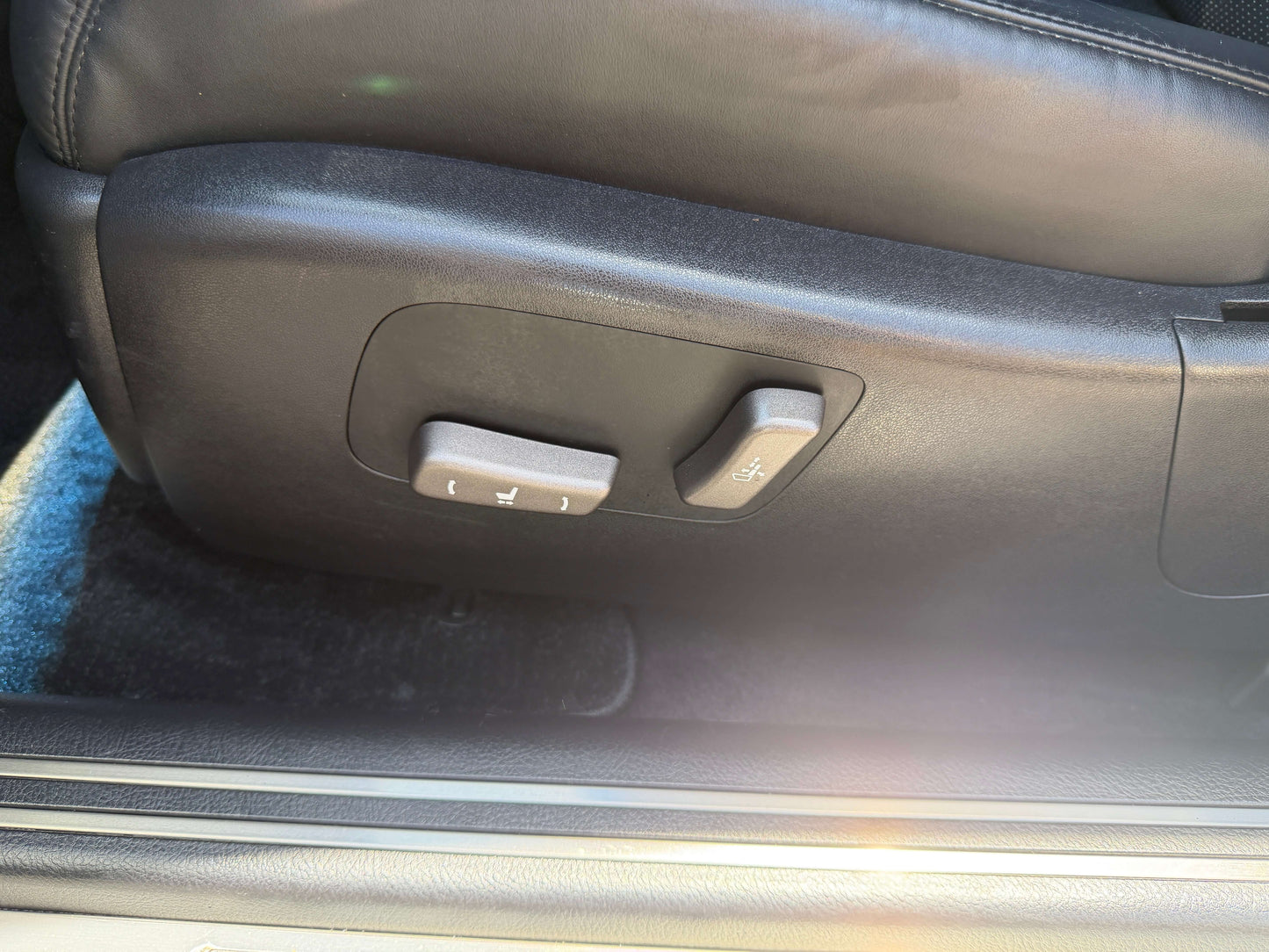 2007 Lexus LS600hL AWD V8 5.0L Hybrid luxury sedan seat adjustment controls