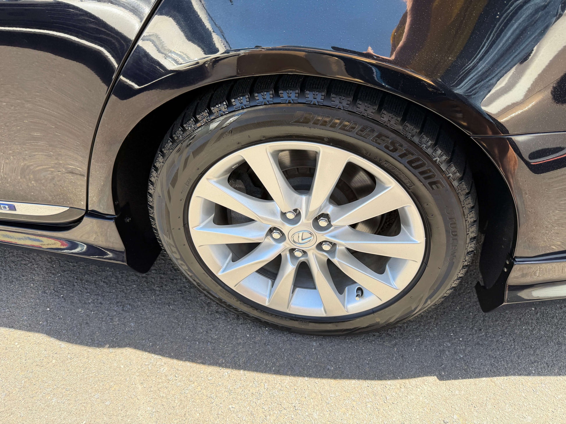 2007 Lexus LS600hL AWD V8 5.0L Hybrid luxury sedan wheel close-up showing alloy rim and tire.