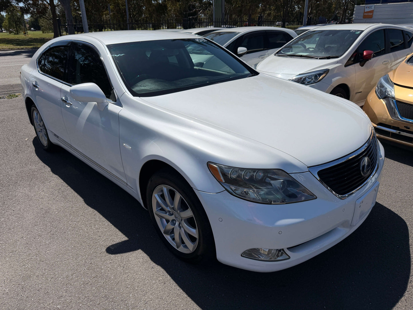 2007 Lexus LS600h AWD V8 5.0L Hybrid luxury sedan parked outdoors, showcasing sleek design and modern features.