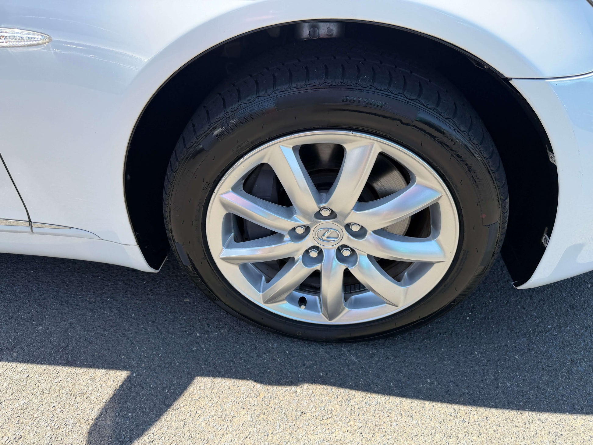 2007 Lexus LS600h AWD V8 5.0L Hybrid luxury sedan wheel close-up.