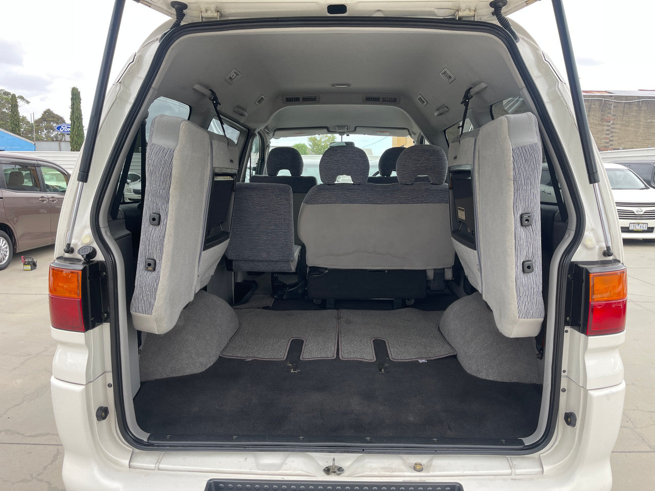 2002 Mitsubishi Delica Space Gear V6 3.0L 4WD Chamonix edition, VIN 6ZZ200PD6W0703128 (#3128)