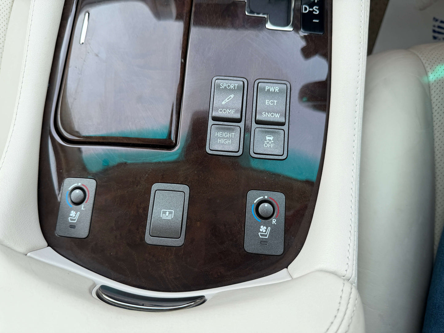 2007 Lexus LS460 V8 4.6L interior controls including seat adjustments and driving modes