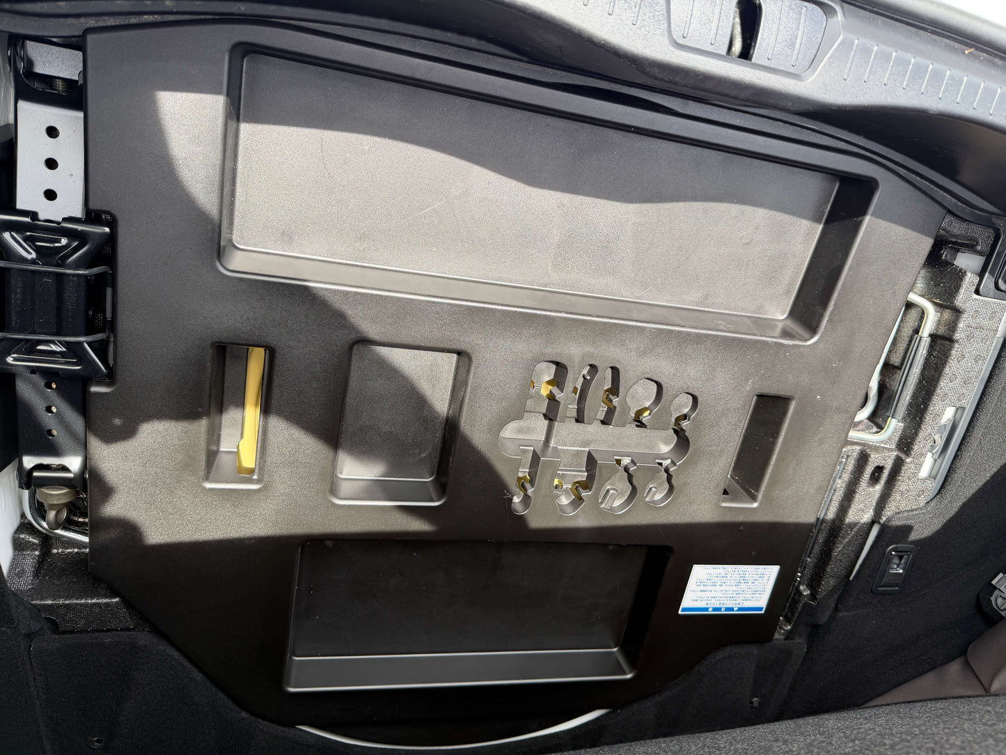 Interior view of the 2007 Lexus LS460 V8 4.6L sedan showing storage panel and organization features.