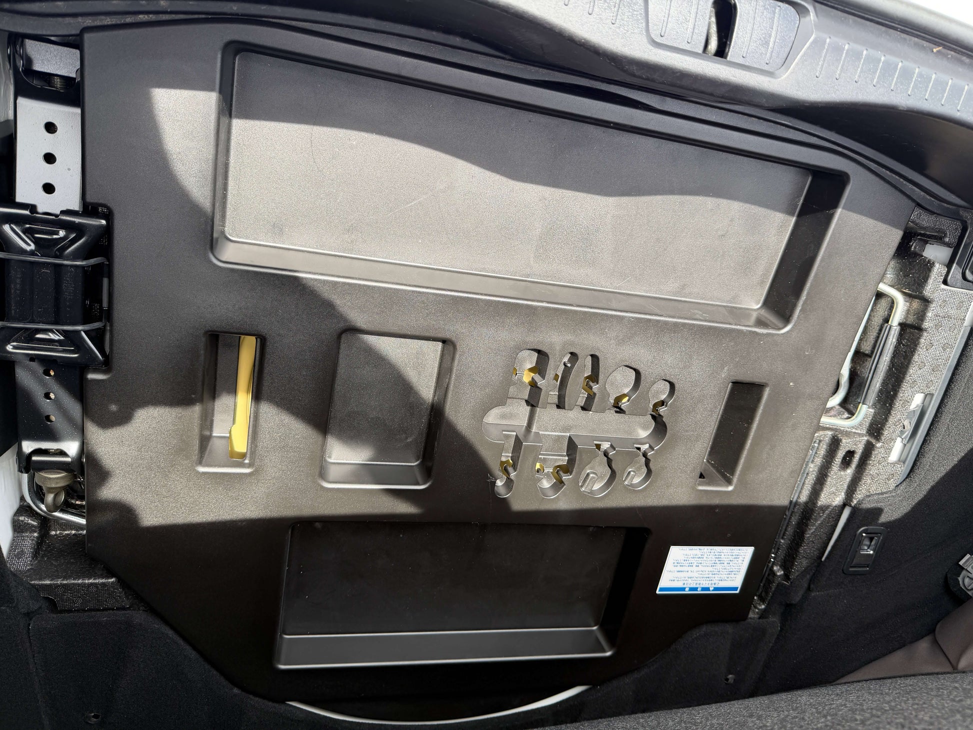 Interior view of the 2007 Lexus LS460 V8 4.6L sedan showing storage panel and organization features.