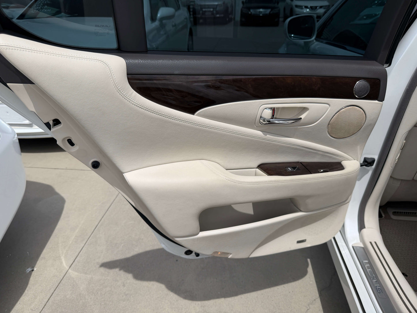 2007 Lexus LS460 V8 4.6L Version S I Package luxury sedan interior door panel with premium materials