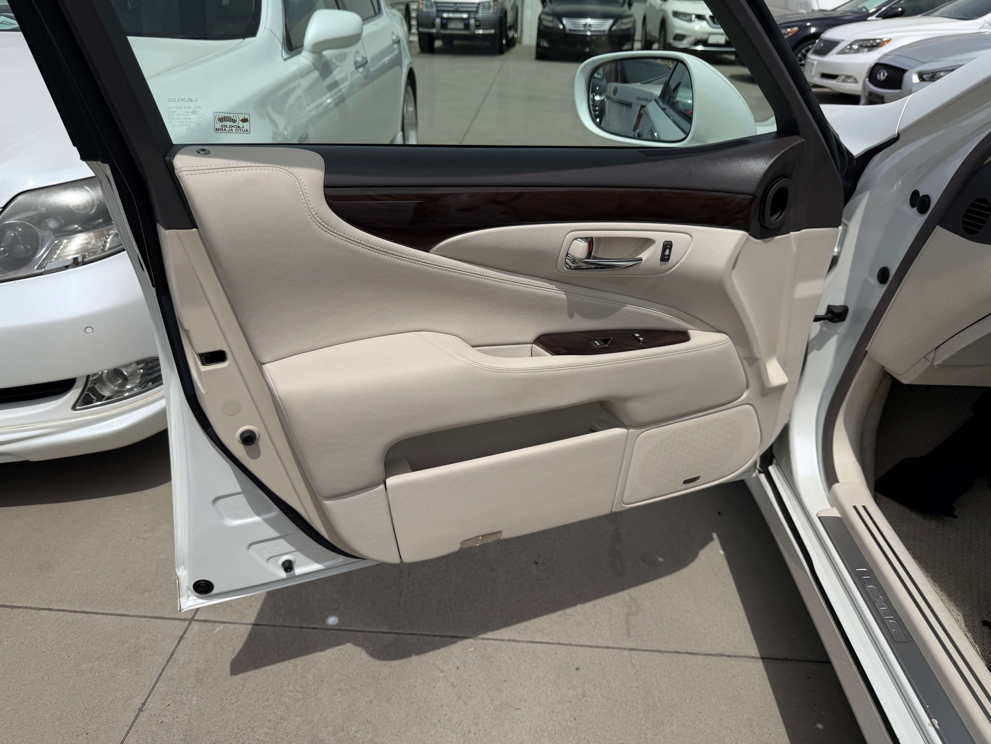Interior view of the 2007 Lexus LS460 V8 4.6L Version S I Package luxury sedan door panel.