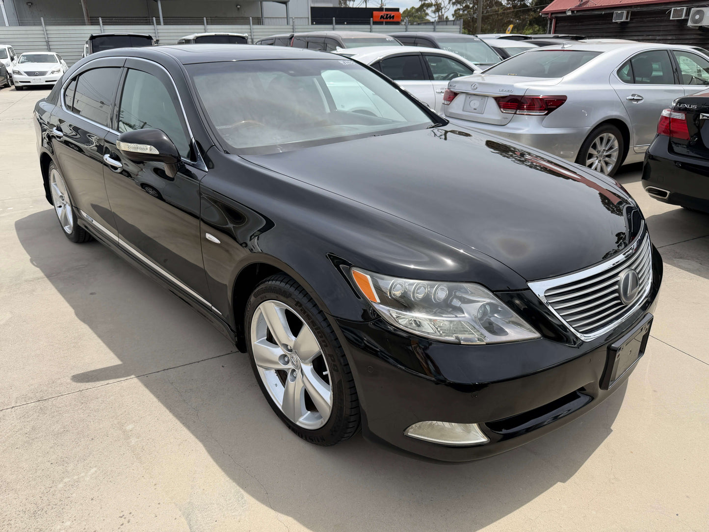 2007 Lexus LS600hL AWD V8 5.0L Hybrid luxury sedan in black, featuring a stylish exterior and modern design.
