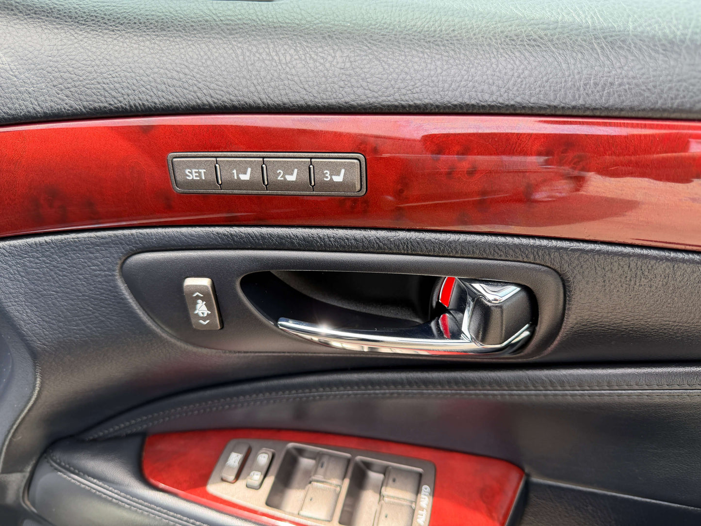 Interior door handle with memory seat buttons in a 2007 Lexus LS600hL AWD V8 5.0L Hybrid Luxury Sedan.