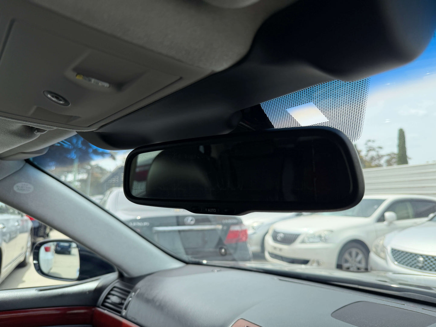 Interior view of a 2007 Lexus LS600hL AWD V8 5.0L Hybrid showing the rearview mirror and dashboard details.