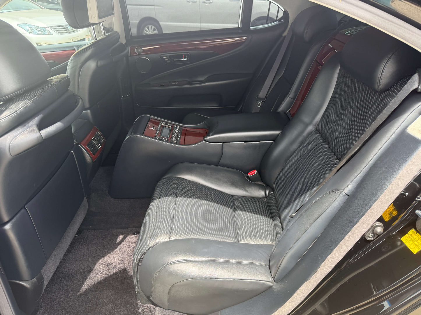 2007 Lexus LS600hL AWD V8 5.0L Hybrid luxury sedan interior with separate rear seats.