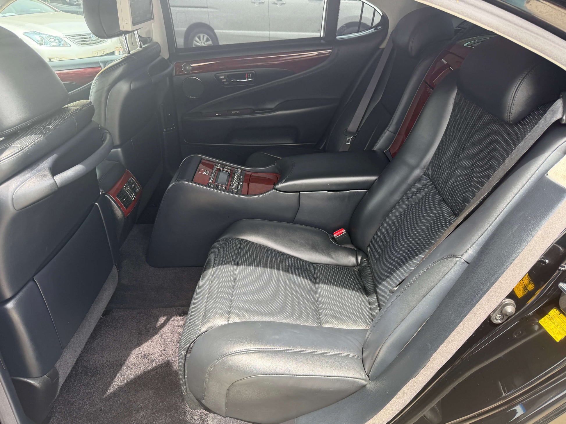 2007 Lexus LS600hL AWD V8 5.0L Hybrid luxury sedan interior with separate rear seats.