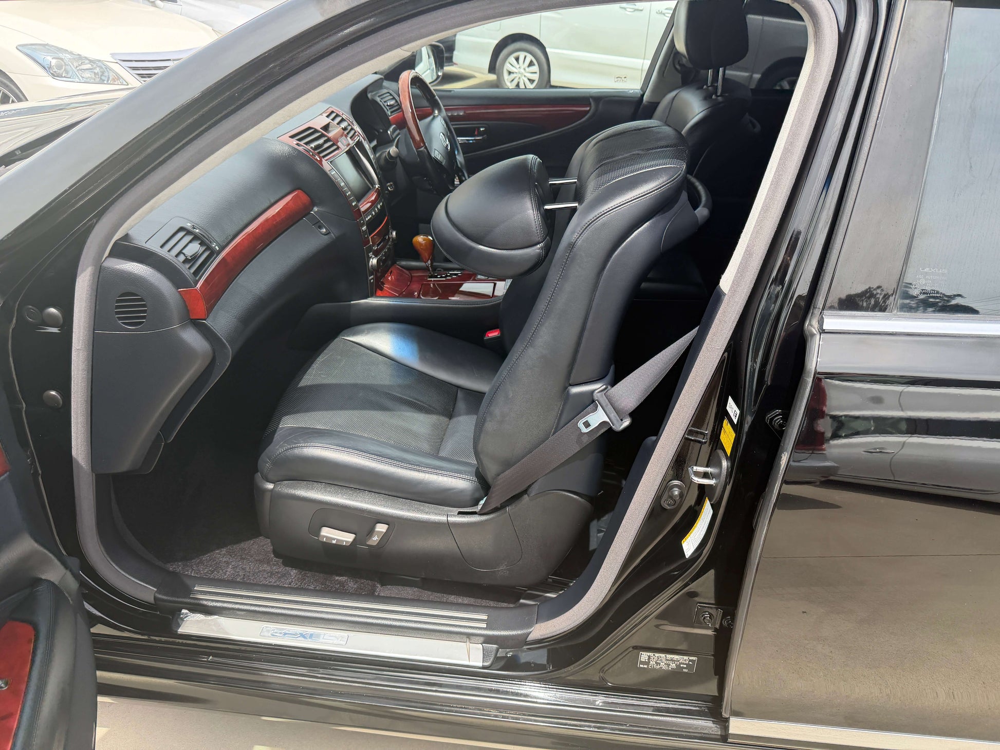 Interior view of a 2007 Lexus LS600hL AWD V8 5.0L Hybrid luxury sedan showing the driver's side seat.