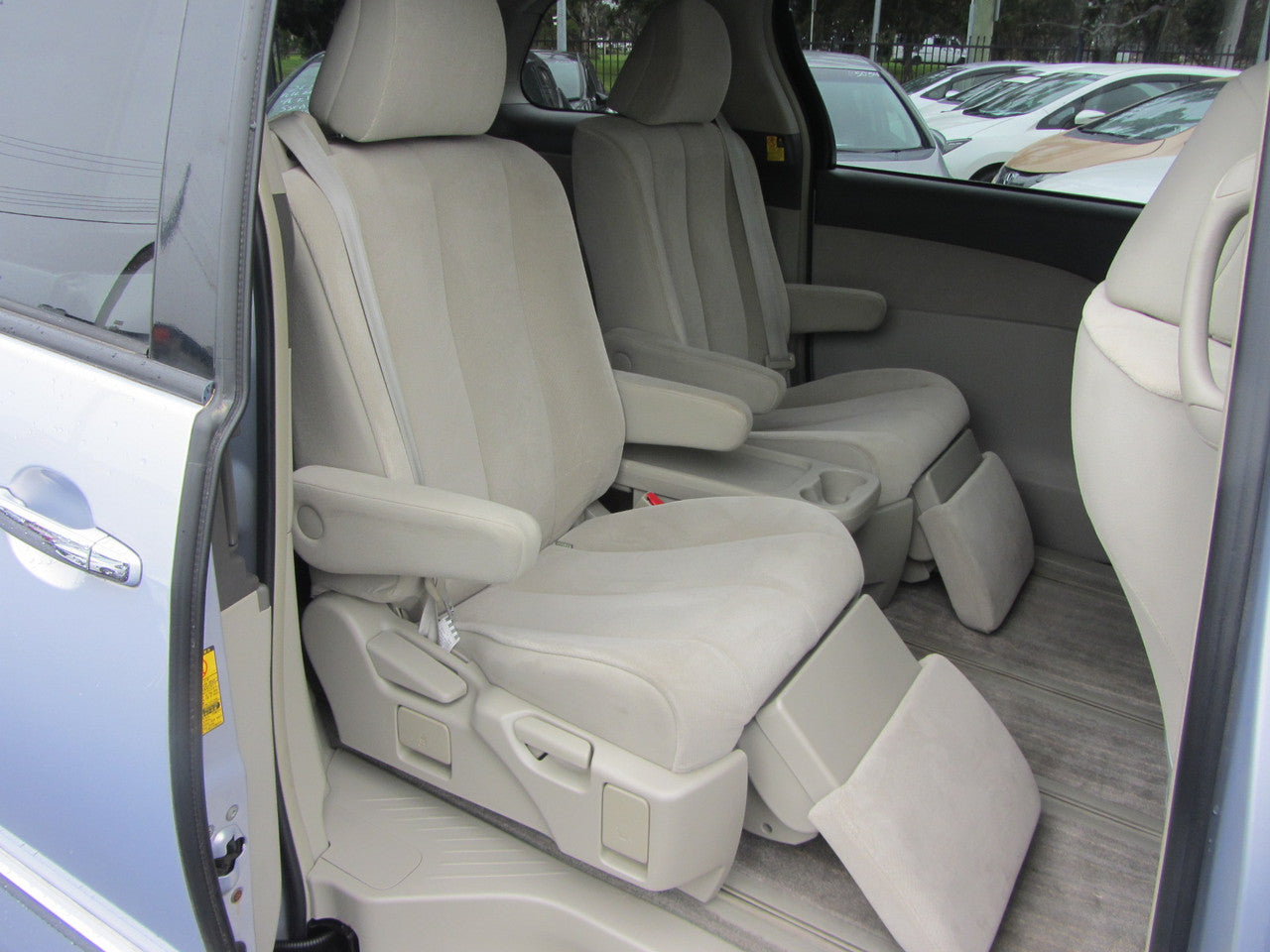2009 Toyota Estima Hybrid 2.4L E-Four G-Package 7 seater, VIN 6ZZ90AHR207035416 (#5416)