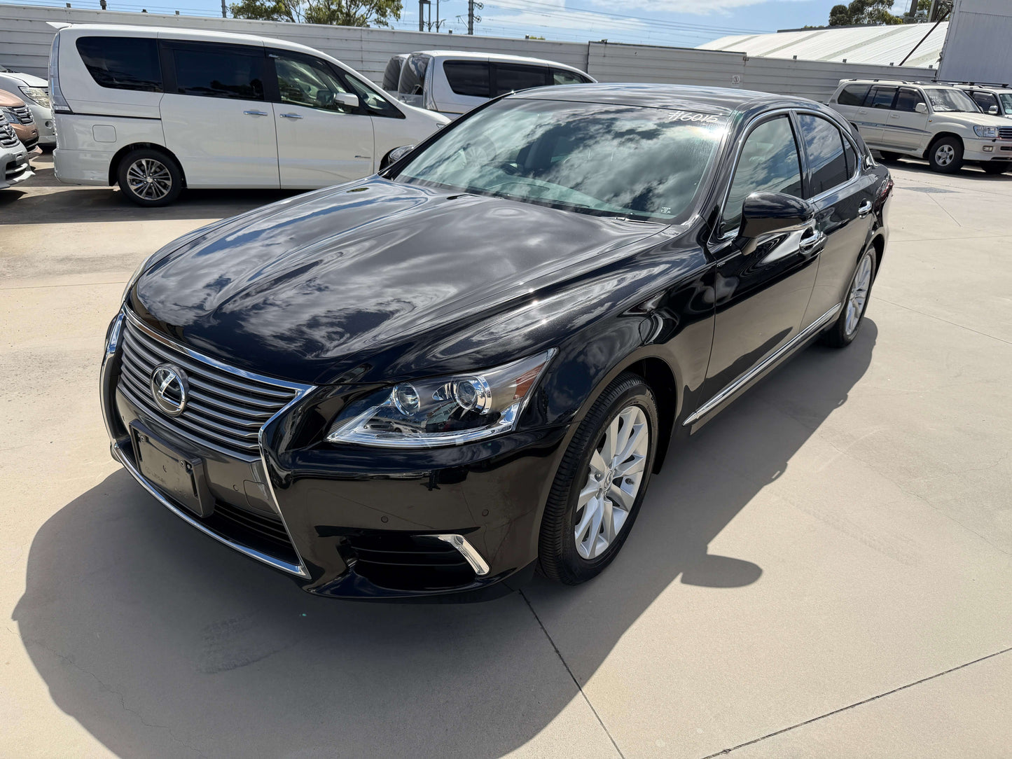 2015 Lexus LS460 AWD V8 4.6L Version C Premium Luxury Sedan, (#6015)