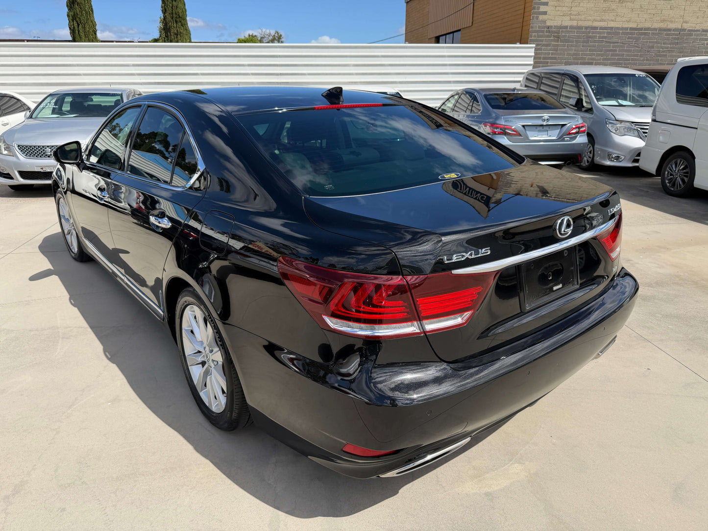 2015 Lexus LS460 AWD V8 4.6L Version C Premium Luxury Sedan, (#6015)