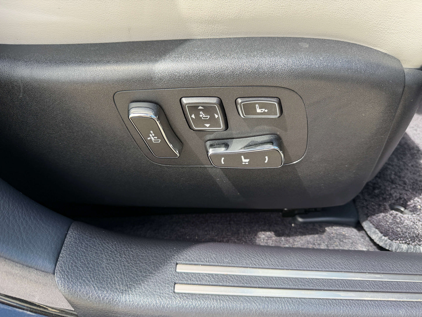 2015 Lexus LS460 AWD V8 4.6L Version C Premium Luxury Sedan, (#6015)