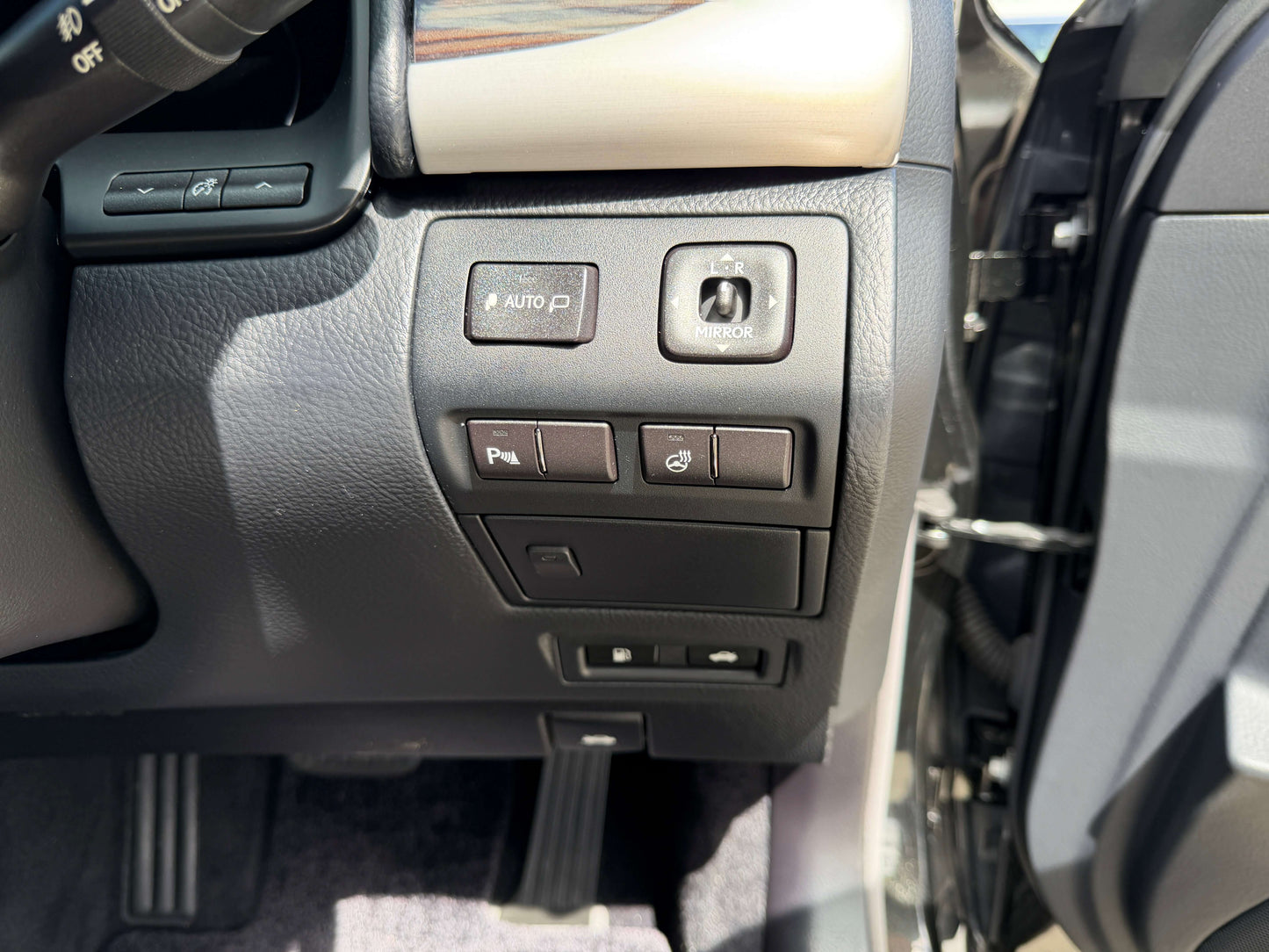 2015 Lexus LS460 AWD V8 4.6L Version C Premium Luxury Sedan, (#6015)