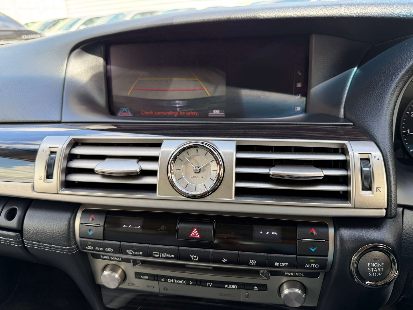 2015 Lexus LS460 AWD V8 4.6L Version C Premium Luxury Sedan, (#6015)