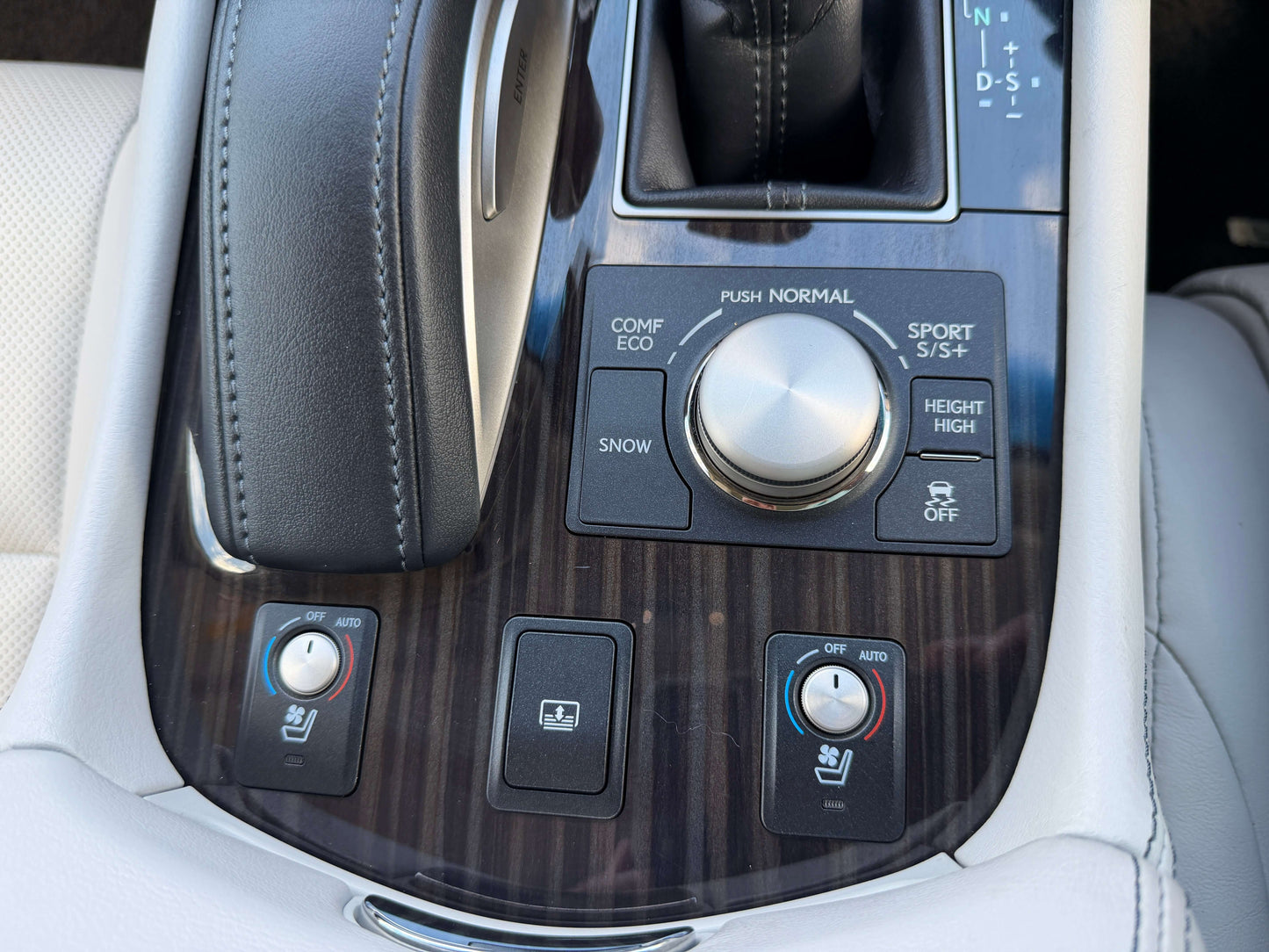 2015 Lexus LS460 AWD V8 4.6L Version C Premium Luxury Sedan, (#6015)