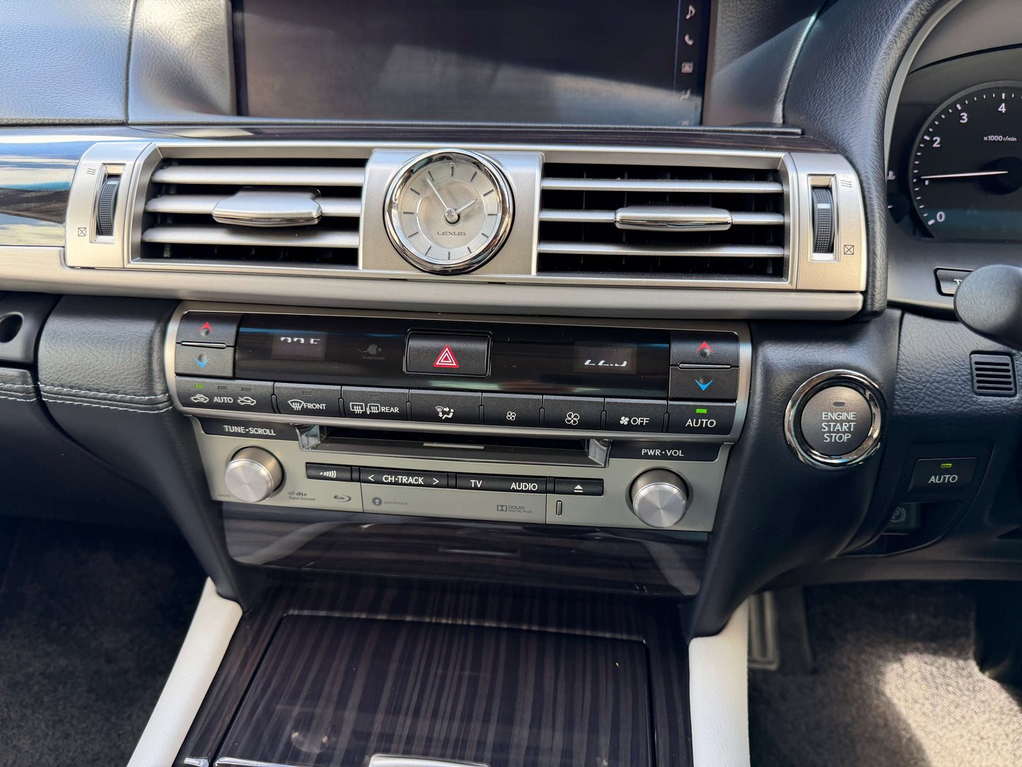 2015 Lexus LS460 AWD V8 4.6L Version C Premium Luxury Sedan, (#6015)