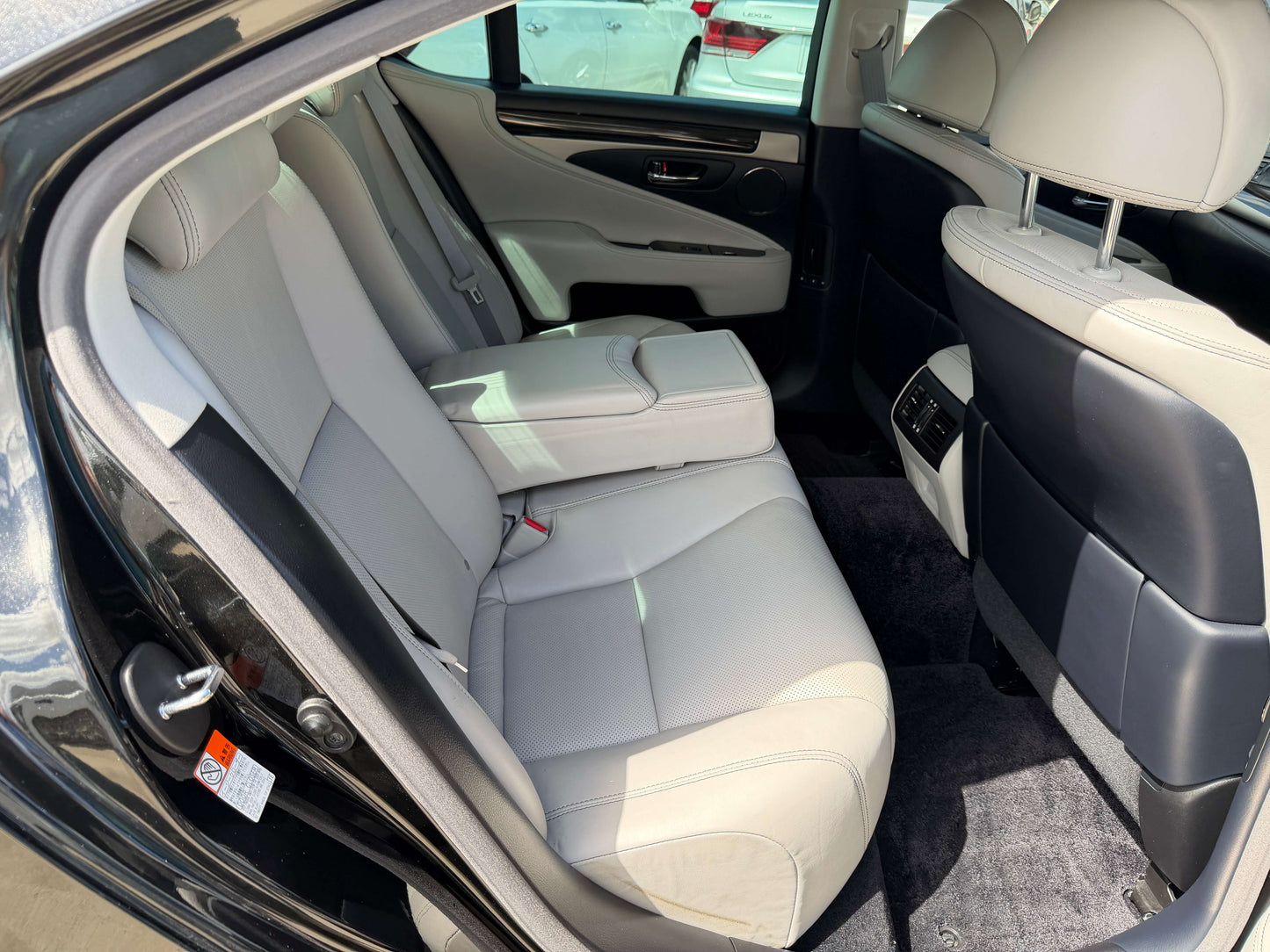 2015 Lexus LS460 AWD V8 4.6L Version C Premium Luxury Sedan, (#6015)