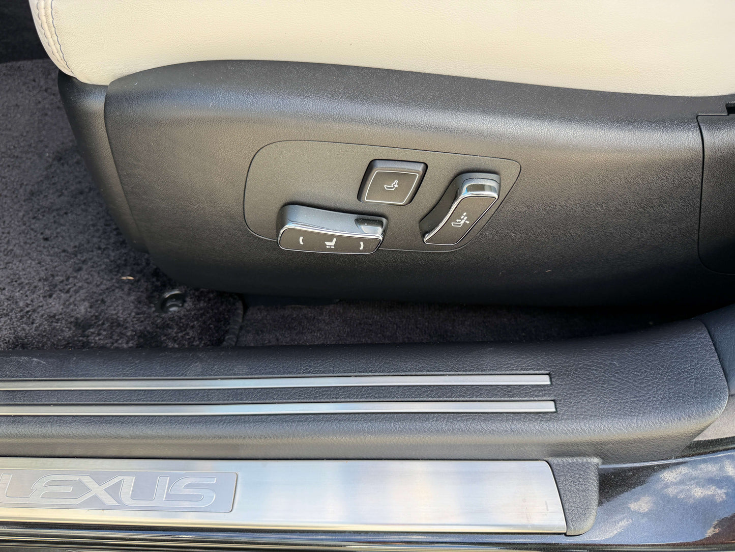 2015 Lexus LS460 AWD V8 4.6L Version C Premium Luxury Sedan, (#6015)