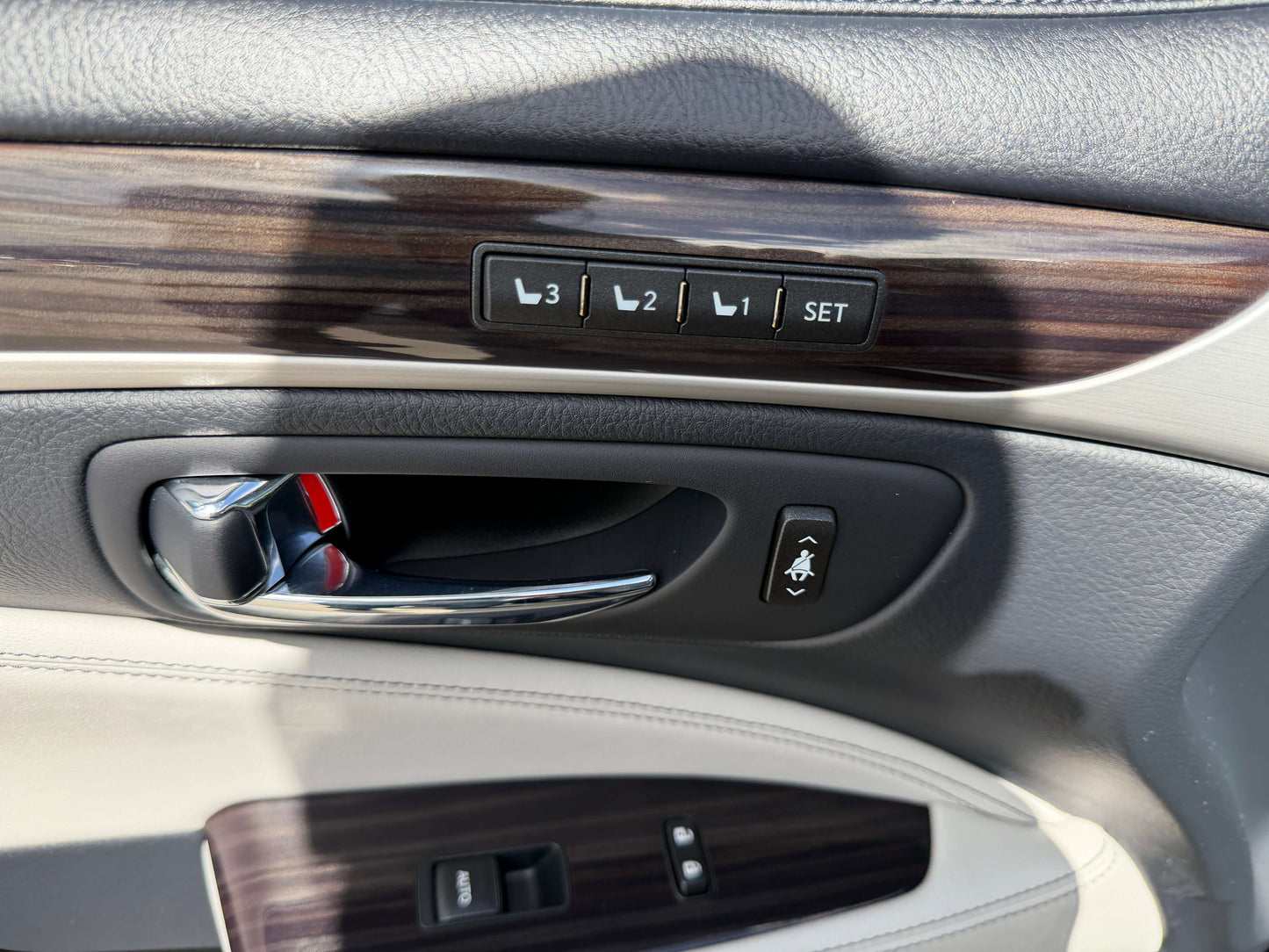 2015 Lexus LS460 AWD V8 4.6L Version C Premium Luxury Sedan, (#6015)