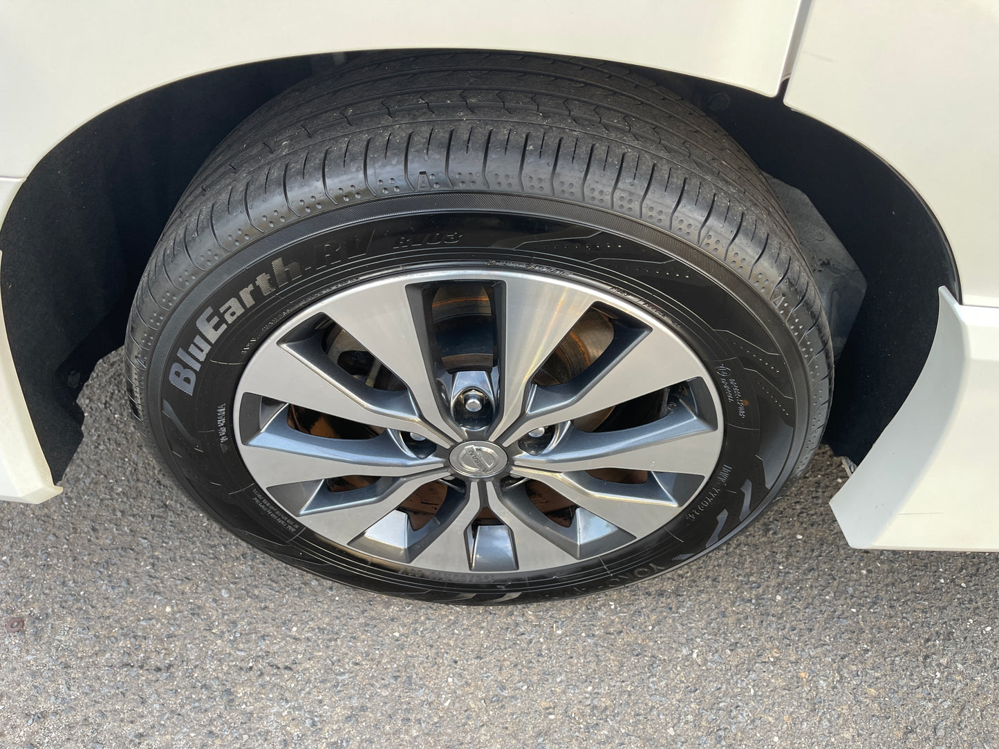 2016 Nissan Serena 2.0L S-Hybrid Highway Star ProPilot Edition 8 seats, VIN 6ZZG00GFC27008306 (#8306)