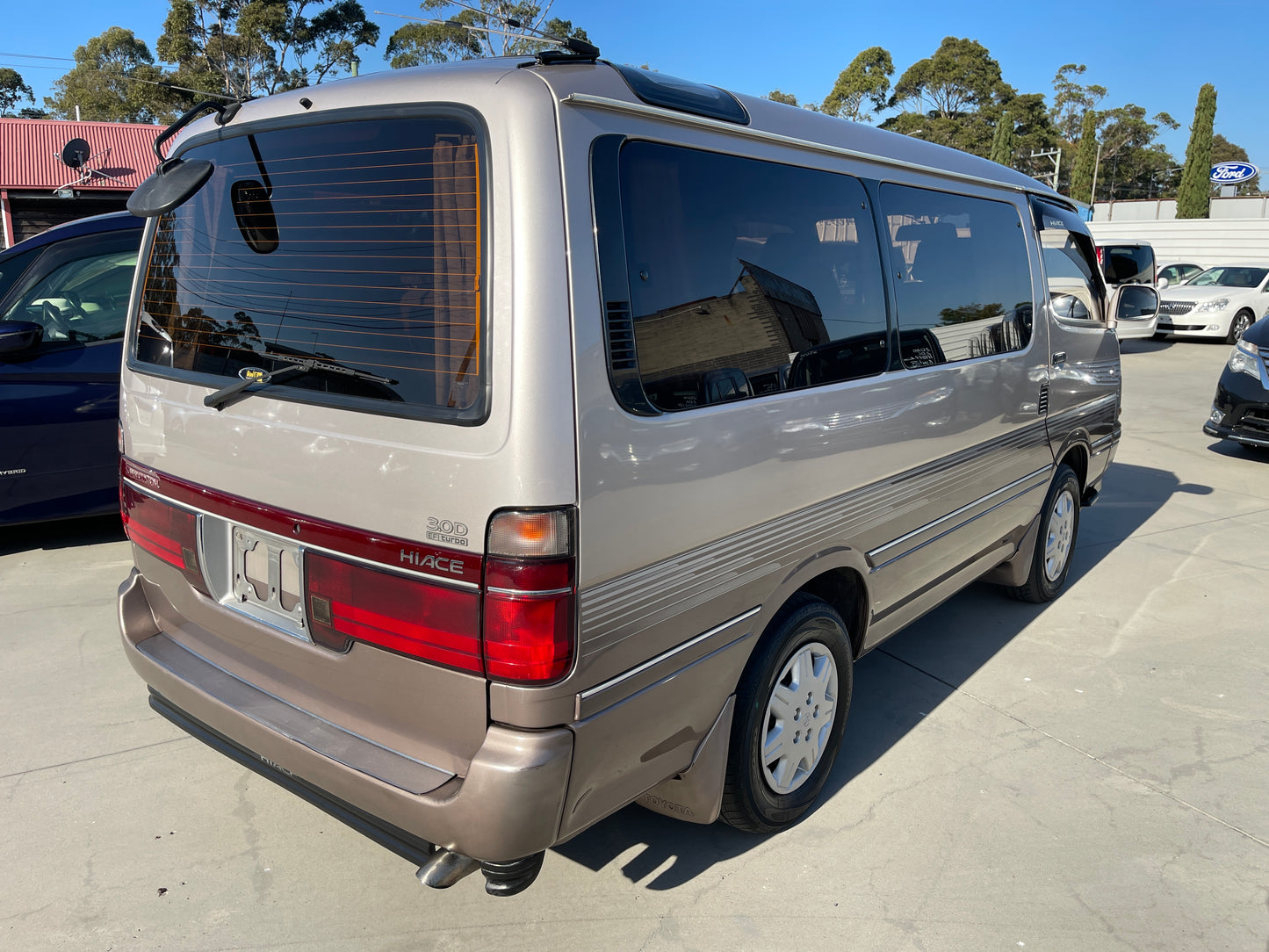 1995 Toyota Hiace 3.0L Turbo-Diesel Super Custom Triple Moonroof 8 seats, VIN 6ZZSKZH1000018359 (#8359)