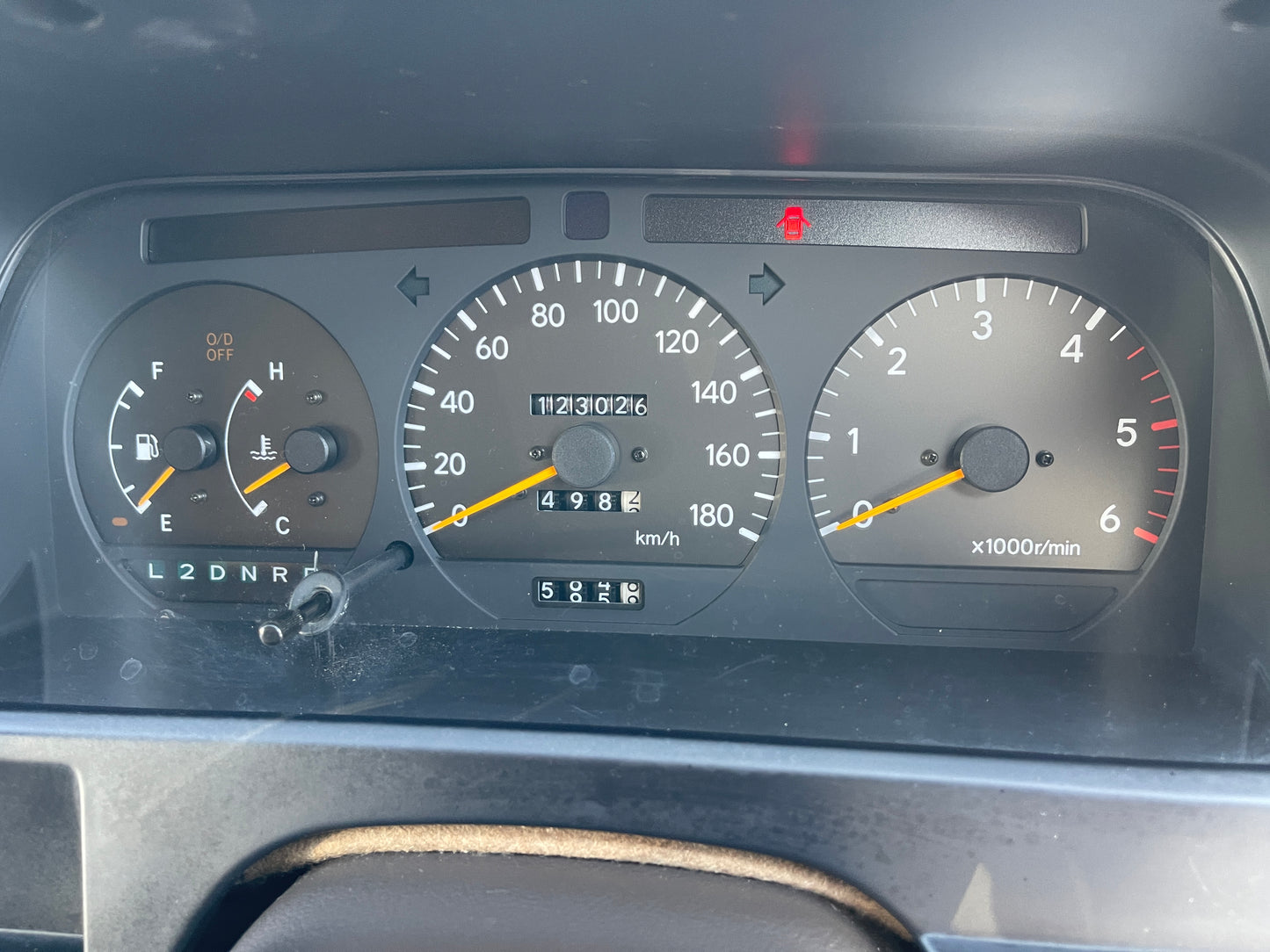 1995 Toyota Hiace 3.0L Turbo-Diesel Super Custom Triple Moonroof 8 seats, VIN 6ZZSKZH1000018359 (#8359)