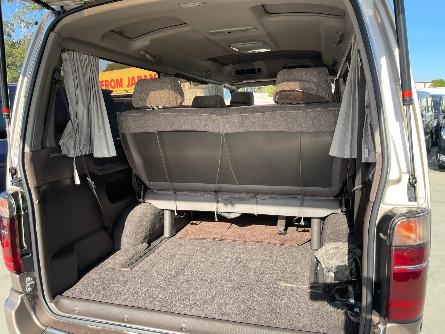 1995 Toyota Hiace 3.0L Turbo-Diesel Super Custom Triple Moonroof 8 seats, VIN 6ZZSKZH1000018359 (#8359)