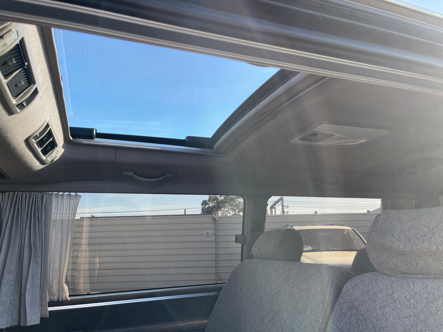 1995 Toyota Hiace 3.0L Turbo-Diesel Super Custom Triple Moonroof 8 seats, VIN 6ZZSKZH1000018359 (#8359)