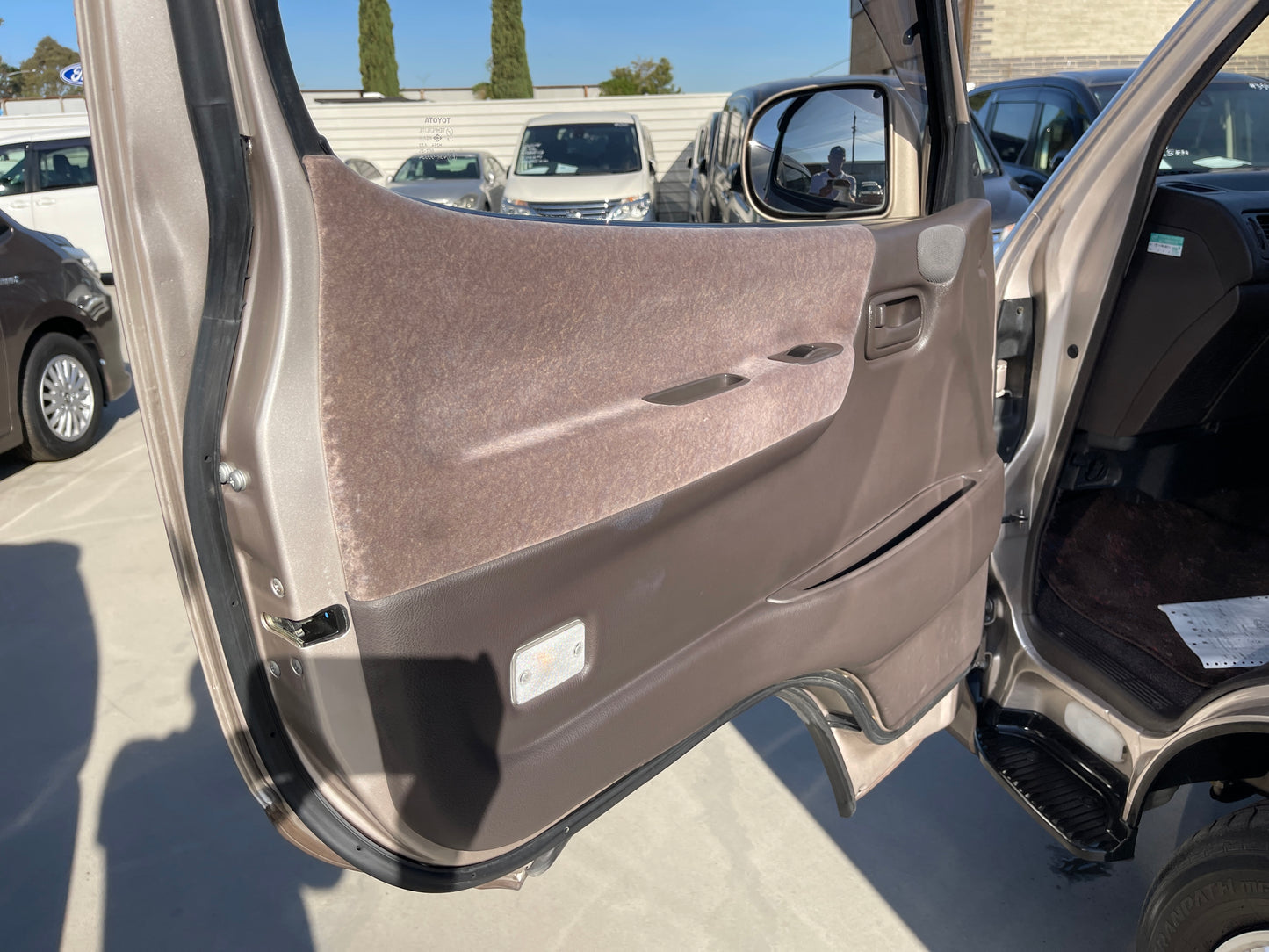 1995 Toyota Hiace 3.0L Turbo-Diesel Super Custom Triple Moonroof 8 seats, VIN 6ZZSKZH1000018359 (#8359)