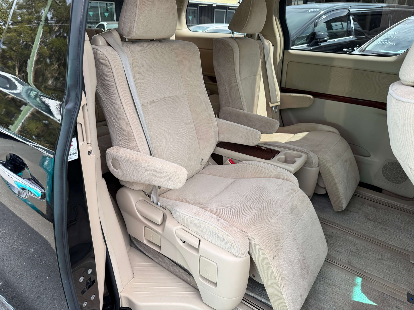 2010 Toyota Vellfire 2.4L interior showcasing plush beige seats with armrests for luxurious comfort in the people mover.