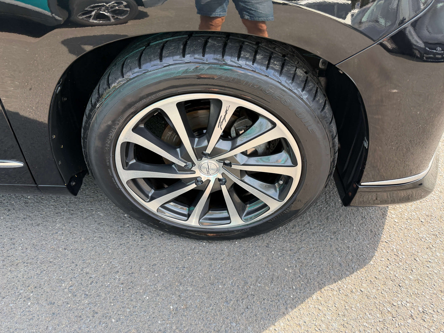 2010 Toyota Vellfire 2.4L V Edition stylish alloy wheel and tire close-up