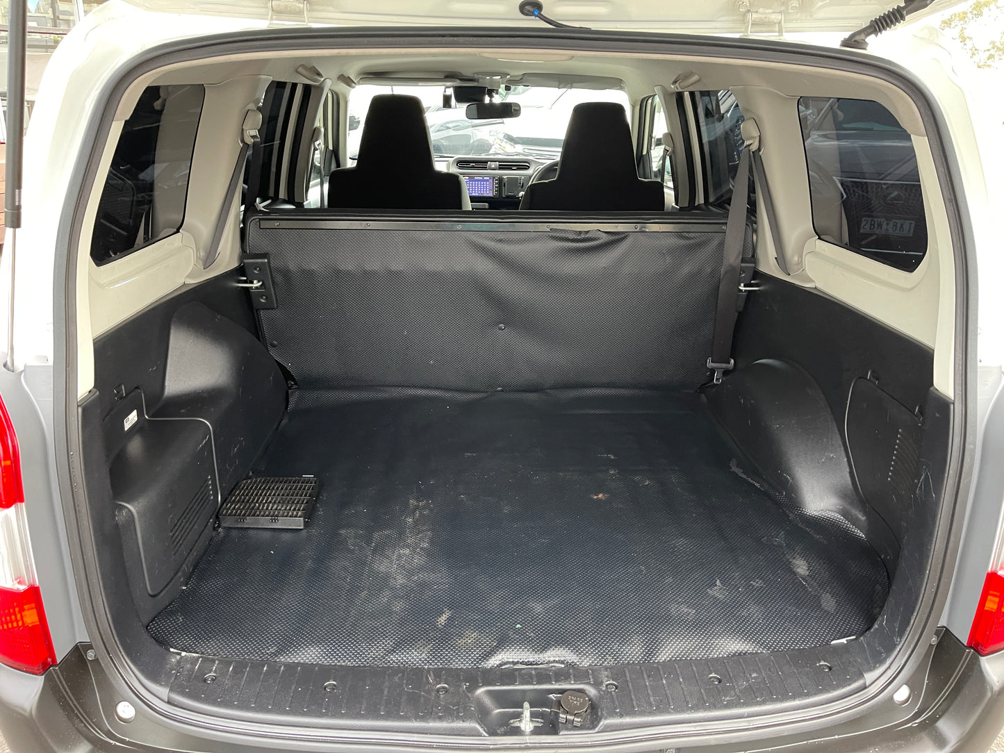 2020 Toyota Probox Hybrid 1.5L Station Wagon, VIN 6ZZLNHP1600016534 (#6534)