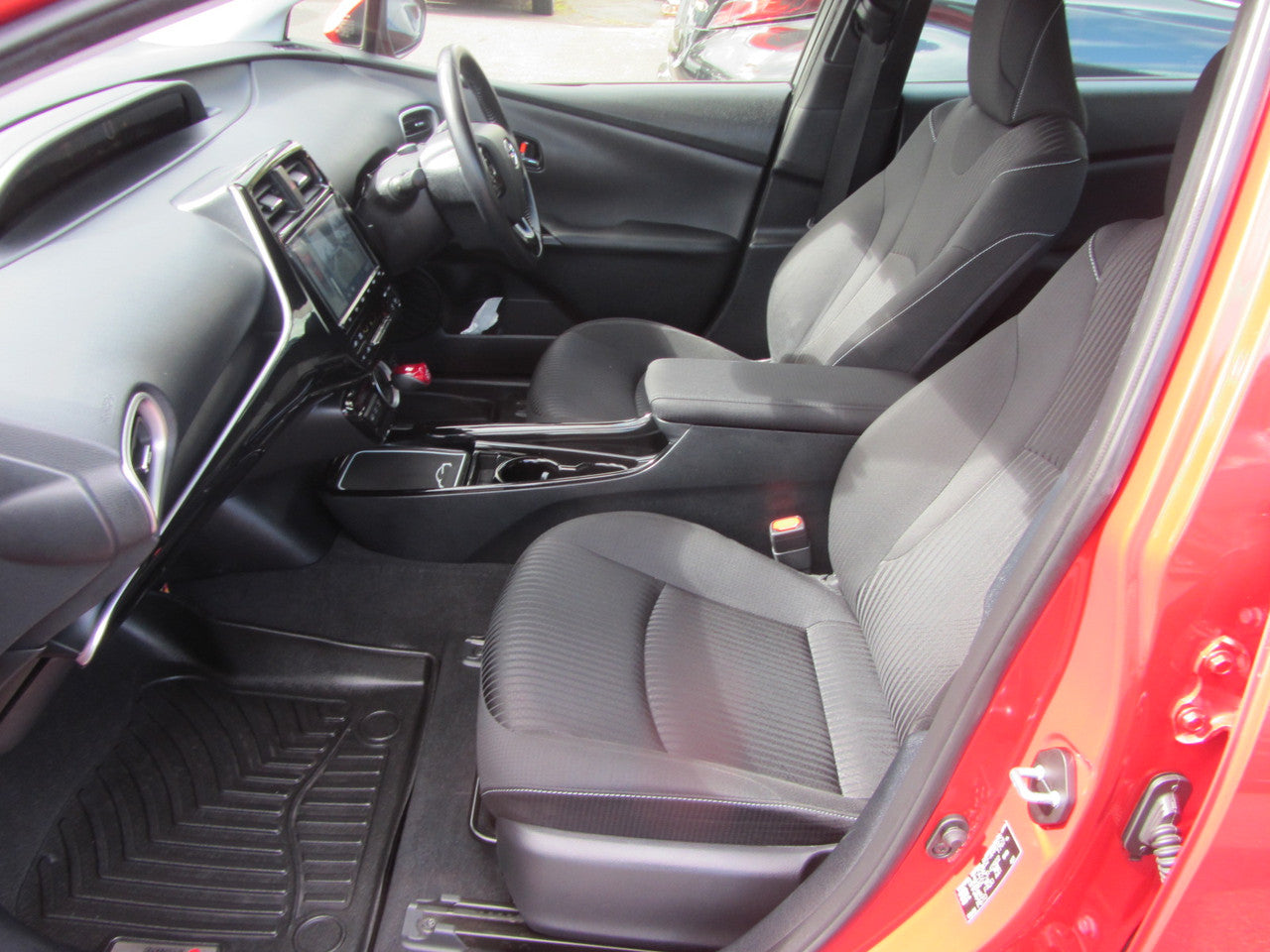 2019 Toyota Prius Prime Plug-In Hybrid 1.8L G-Edition 5 seater, VIN 6ZZK0ZVW523142922 (#2922)