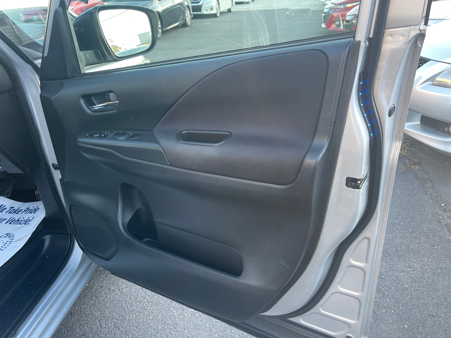 2016 Nissan Serena 2.0L S-Hybrid Highway Star ProPilot Edition 8 seats, VIN 6ZZG00GFC27024092 (#4092)