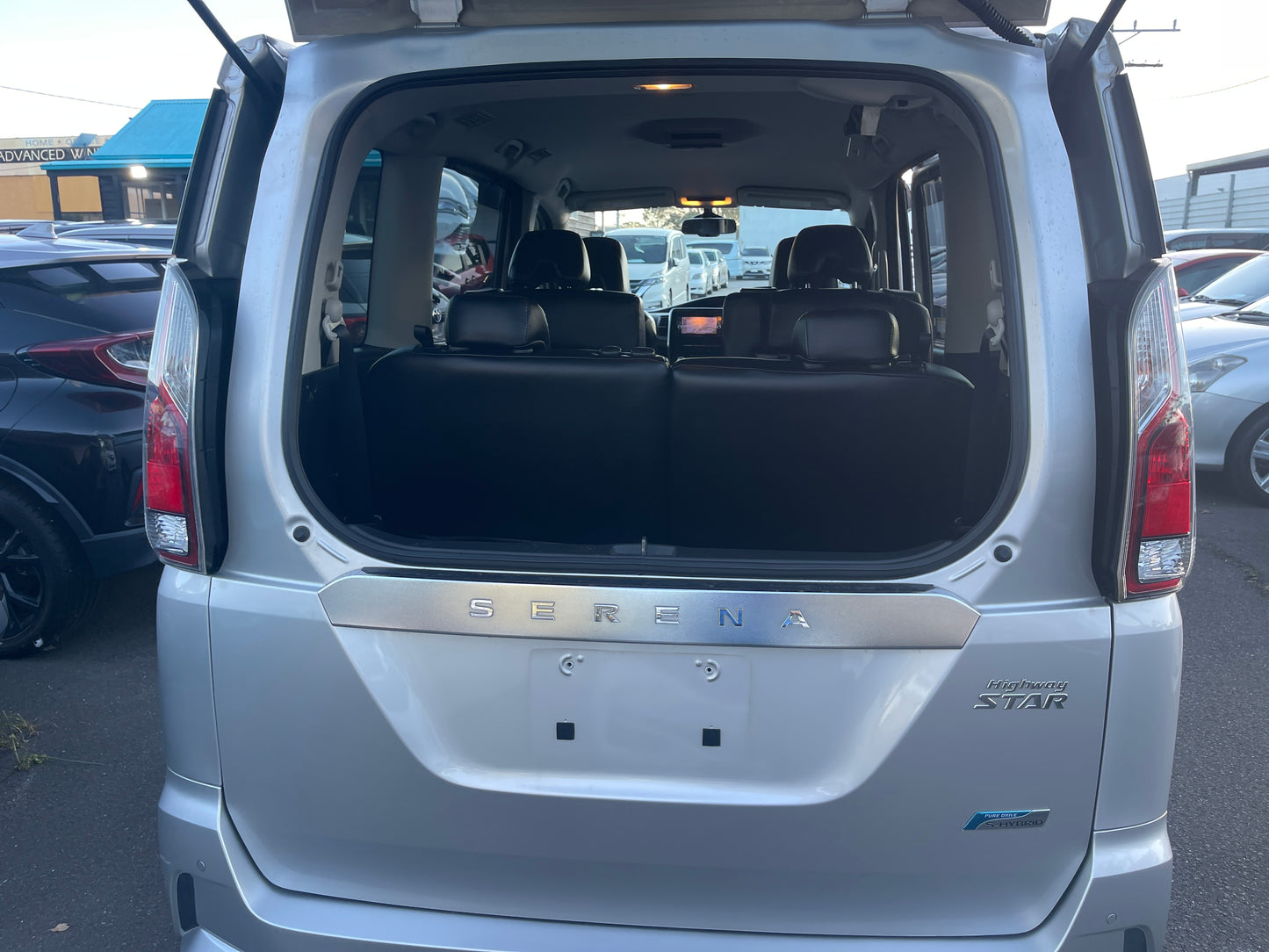 2016 Nissan Serena 2.0L S-Hybrid Highway Star ProPilot Edition 8 seats, VIN 6ZZG00GFC27024092 (#4092)