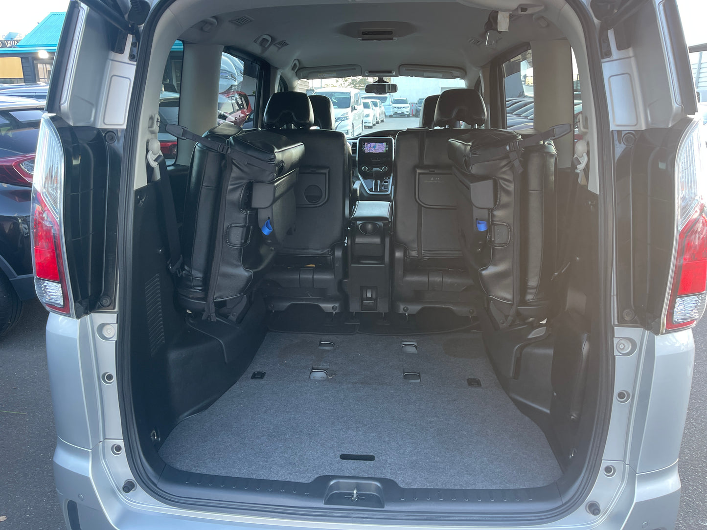 2016 Nissan Serena 2.0L S-Hybrid Highway Star ProPilot Edition 8 seats, VIN 6ZZG00GFC27024092 (#4092)