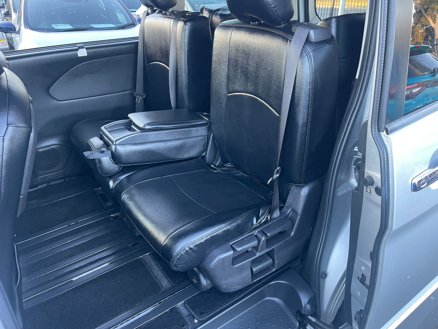 2016 Nissan Serena 2.0L S-Hybrid Highway Star ProPilot Edition 8 seats, VIN 6ZZG00GFC27024092 (#4092)